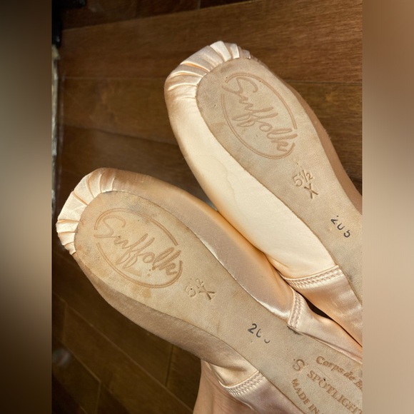 Suffolk 5.5 X Spotlight Ballet Shoes England in Peach - Picture 10 of 10